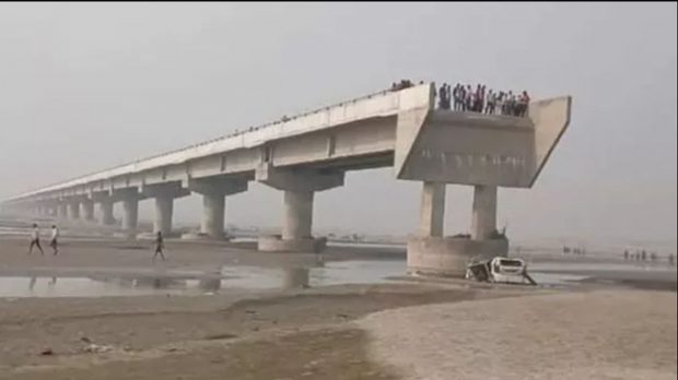 Trei oameni au murit după ce au căzut cu maşina de pe un pod neterminat, șoferul fiind indus în eroare de Google Maps. Aplicaţia, anchetată în India | Video