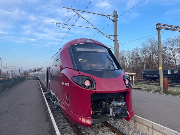 Un nou tren electric de la București la Brașov. Prețul unui bilet pornește de la 63 de lei