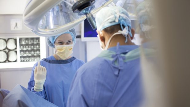 Sora băiatului de 16 ani mort la Spitalul Târgu-Jiu unde aștepta o ambulanță acuză medicii că au refuzat să intervină: „Pur și simplu s-au uitat la el, nu au făcut nimic”