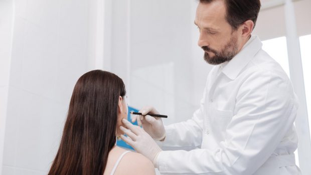Tânără moartă la 22 de ani, după ce a găsit pe TikTok un medic care a studiat în România și s-a programat pentru o rinoplastie