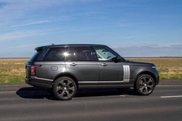 Jaguar Land Rover dă afară 4.000 de oameni, o zecine din totalul angajaților