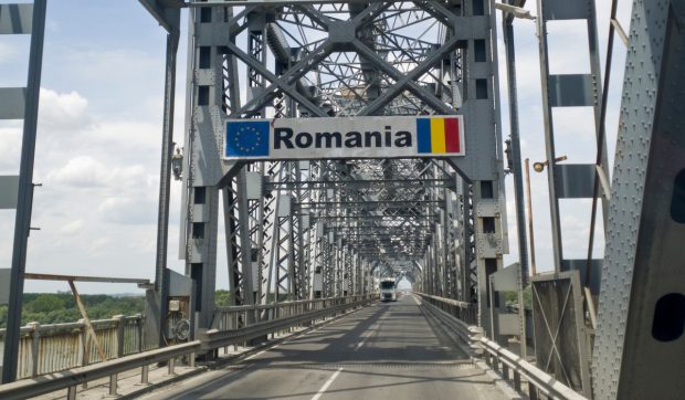 Traficul rutier pe podul între Giurgiu şi Ruse se deschide pe ambele sensuri, în perioada 20 decembrie – 7 ianuarie
