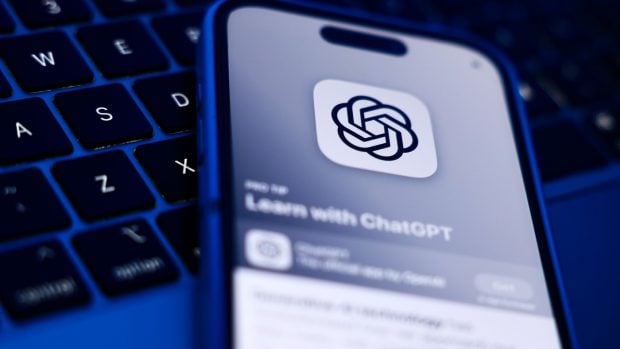 OpenAI avertizează că banii vor deveni perimați din cauza inteligenței artificiale, în timp ce adună zeci de miliarde de dolari de la investitori