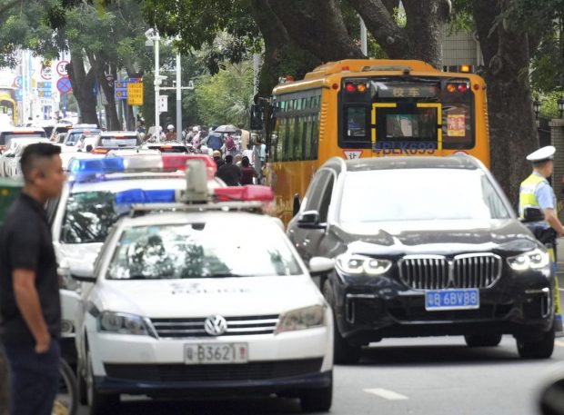 O mașină a intrat într-un grup de elevi în fața unei școli din China. Mai mulți copii au fost răniți