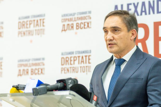 Alexandr Stoianoglo, candidatul prorus la președinția Moldovei, sponsorizat cu bani din România. Un afacerist i-a plătit o vacanță de lux