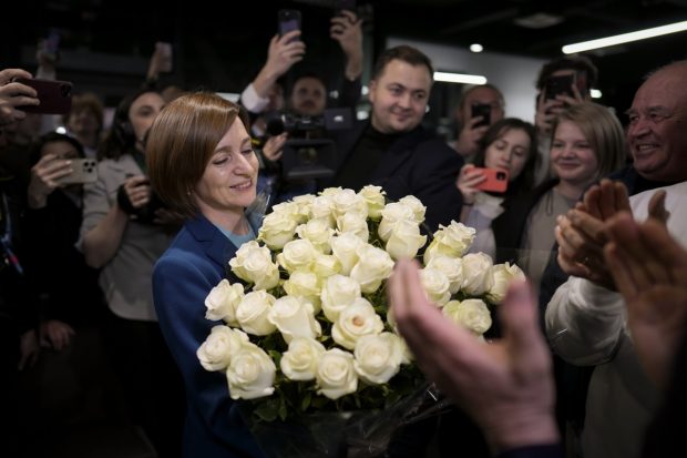 Maia Sandu a câştigat un nou mandat de preşedinte al Republicii Moldova, după ce l-a învins în turul 2 al alegerilor pe Alexandr Stoianoglo
