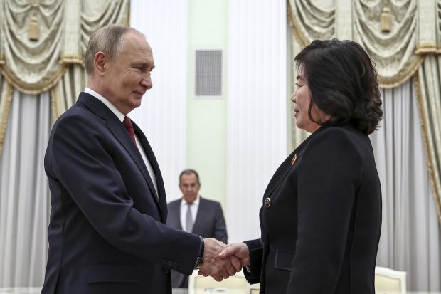 Vladimir Putin a primit-o pe şefa diplomaţiei nord-coreene Choe Son Hui la Kremlin, de Ziua Unităţii Naţionale