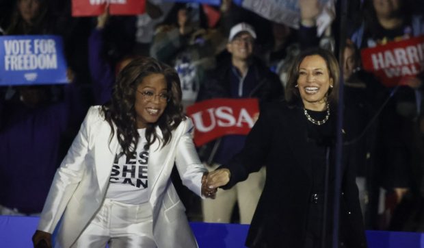 Oprah Winfrey acuzată că a luat un milion de dolari pentru a o susține pe Kamala Harris