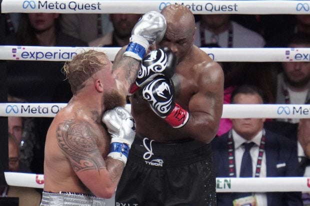 Jake Paul l-a învins clar pe Mike Tyson: „Tânărul leu l-a bătut pe bătrânul leu”