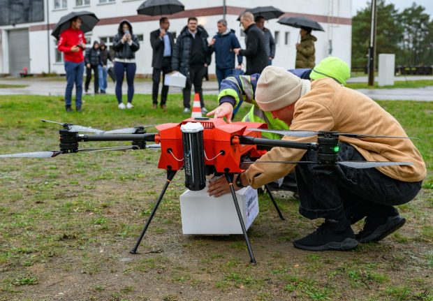 Drone în loc de curieri și poștași. Metoda inovatoare prin care sunt livrate ziarele și revistele în Germania