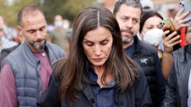 Reacția reginei Letizia a Spaniei, după ce a fost atacată cu noroi, în Paiporta: „Cum să nu fie supăraţi?”