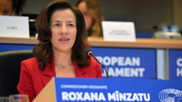 Roxana Mînzatu nu este vizată de un refuz, iar aprobarea noii Comisii Europene avansează