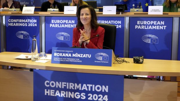 Roxana Mînzatu, blocată în noua Comisie Europeană după ce europarlamentarii au refuzat avizarea a 6 vicepreședinți
