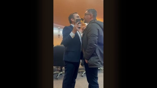 Allen Coliban și Dan Tanasă, confruntare violentă în Primăria Brașov: schimburi de acuzații și îmbrânceli în ședința Consiliului Local  