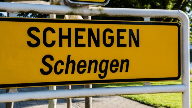 Intrarea României în Schengen: Diavolul se ascunde în detalii. Pentru camionagii, birocraţia nu s-a sfârşit încă, avertizează BBC