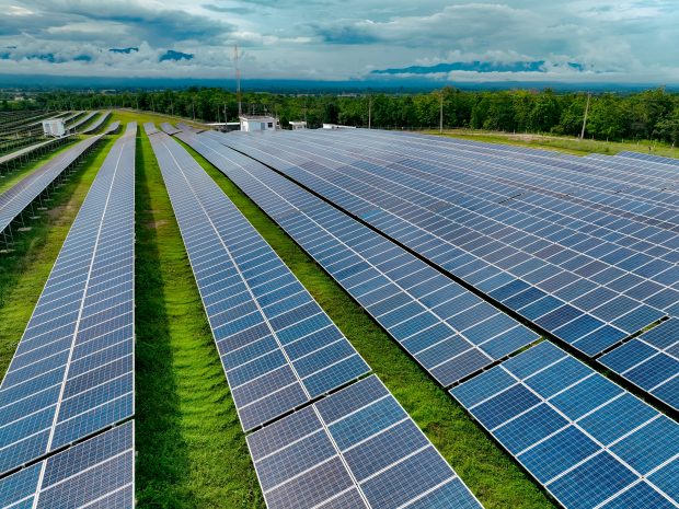 Guvernul Ciolacu, 150 de milioane de euro pentru investiții în stocarea de energie electrică, apelul este încă deschis firmelor locale