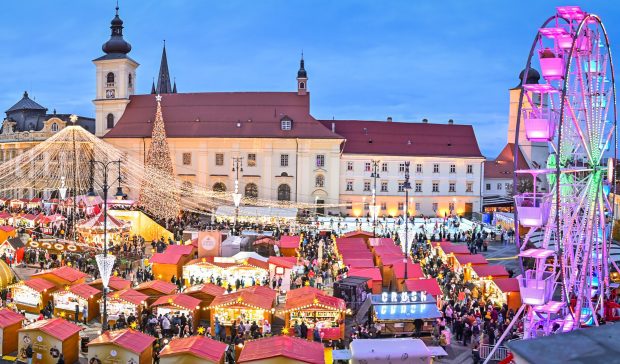 Târgul de Crăciun Sibiu 2024. Atracțiile din acest an: 140 de căsuțe, o roată panoramică și un patinoar pentru 300 de persoane simultan