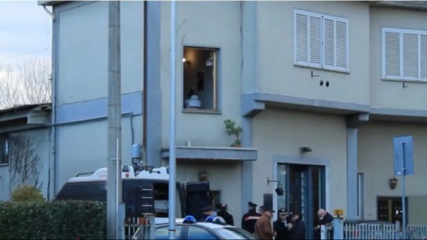 Românul acuzat că și-a ucis vecina, în Italia, a fost dus la spital, unde și-a sunat soția, apoi s-a aruncat pe fereastră