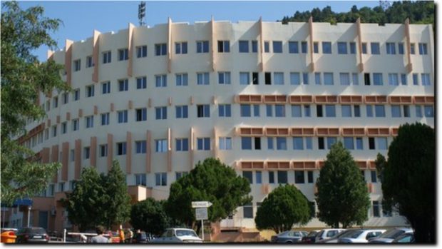 Un pacient a murit, după ce a căzut de la etajul 2 al Spitalului de Urgență din Neamț. Bărbatul era internat la Chirurgie