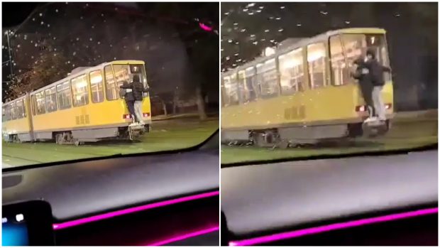 Doi adolescenți din Oradea au fost filmați în timp ce mergeau agățați de un tramvai