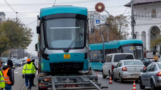 Primul tramvai nou a ajuns la Galaţi. 10 garnituri, achiziționate cu 19 milioane de euro