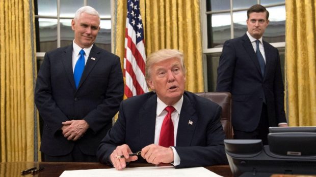 Ce și-au transmis Donald Trump și Joe Biden în timpul întâlnirii de la Casa Albă. Președintele ales a glumit pe seama prezenței lui Elon Musk | VIDEO