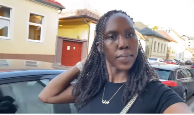 O turistă din Qatar a ajuns la Brașov: „Dacă ești un om bun, atunci cu siguranță vei întâlni oameni buni” | VIDEO