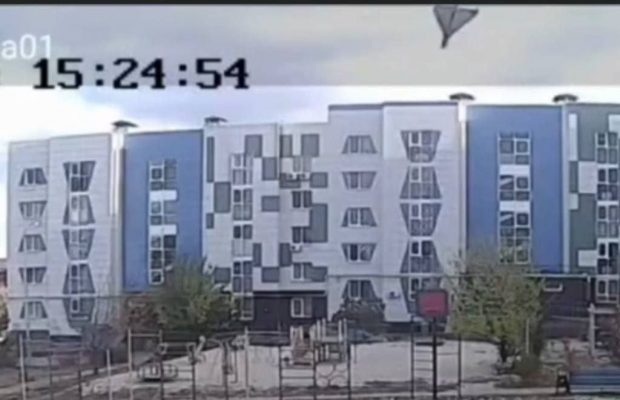 Momentul în care Rusia își bombardează, din greșeală, un bloc de locuințe cu o dronă kamikaze Shahed