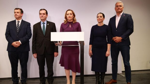 Elena Lasconi, despre numirea unui premier de la PSD dacă ajunge președinte: „Să așteptăm alegerile parlamentare”. În vară îl voia pe Bolojan