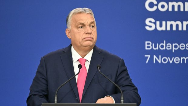 Comisarul european desemnat de Viktor Orban, singurul politician care nu a trecut de audierile PE. Oliver Varhelyi va fi supus unei noi verificări