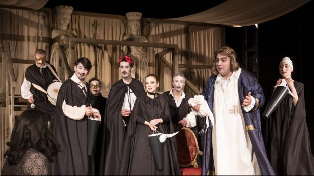 Concurs. Teatru la tine acasă, adus de Libertatea și PiciordePlay. Răspunde corect și primești acces gratuit la piesa săptămânii, „Tartuffe”, o comedie actuală despre politică, fanatism și impostură