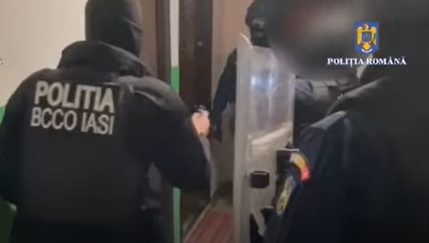 Zeci de suspecți din Iași și Vaslui au fost reținuți pentru vânzarea de droguri către elevi. Printre inculpați se află și minori