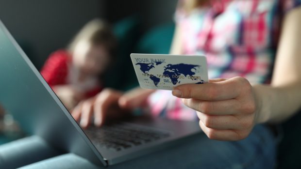 Zeci de turiști au fost păcăliți de o firmă din Satu Mare după ce au dat 2.000 de euro pe un sejur de Revelion în Zanzibar, însă excursia nu există