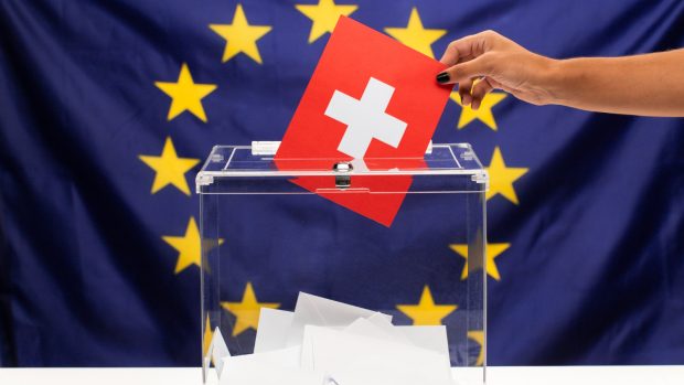UE și Elveția au semnat un nou acord economic și comercial. Cetățenii vor vota prin referendum aplicarea înțelegerii