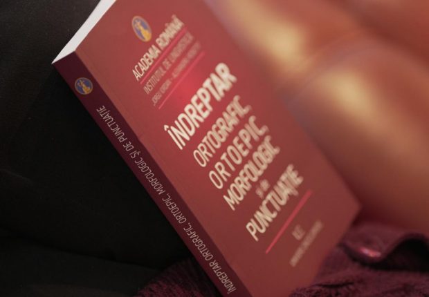 17.000 de exemplare din noul „Îndreptar ortografic, ortoepic, morfologic şi de punctuaţie” vor ajunge în școli