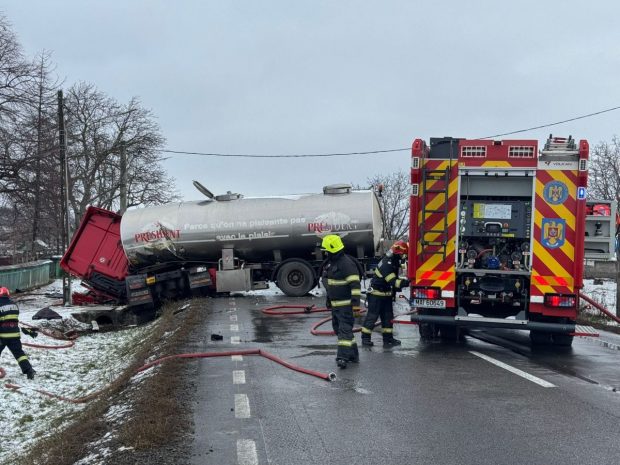 O familie întreagă a murit pe un drum din Suceava, după un accident înfiorător cu o autocisternă