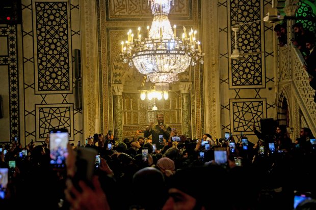 Căderea lui Assad schimbă dinamica puterii și generează îngrijorări în Occident, în timp ce liderul rebelilor promite să facă „un far pentru lumea musulmană”