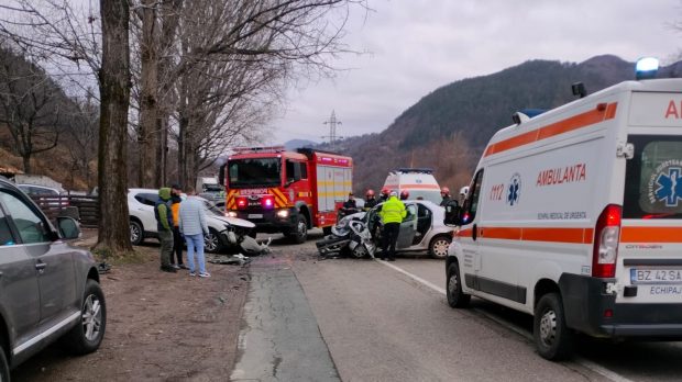 Două persoane au murit și alte două au fost rănite grav într-un accident în Buzău