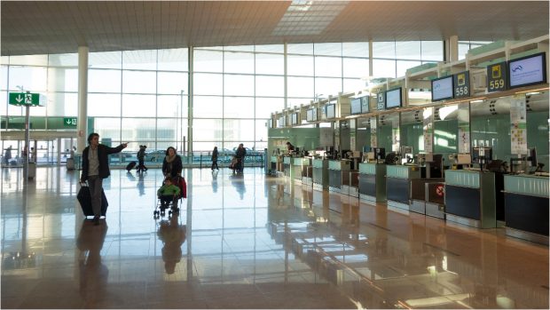Recomandările ANPC pentru călătoria cu avionul, în perioada sărbătorilor. „Feriţi-vă de taxele ascunse la bilete”