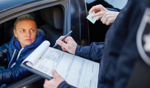 Cresc amenzile pentru șoferi, în țara în care trăiesc peste un milion de români. Sancțiuni de până la 6.000 de euro
