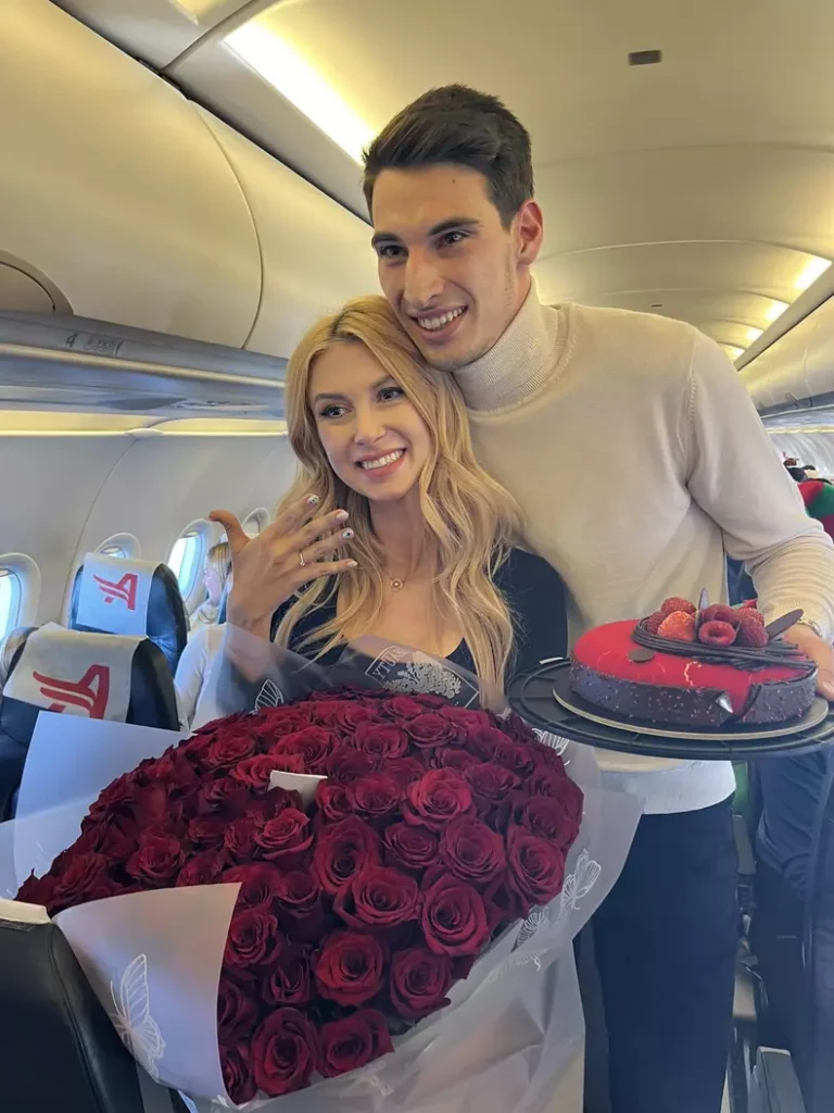 Andreea Bălan cerută în căsătorie de Victor Cornea