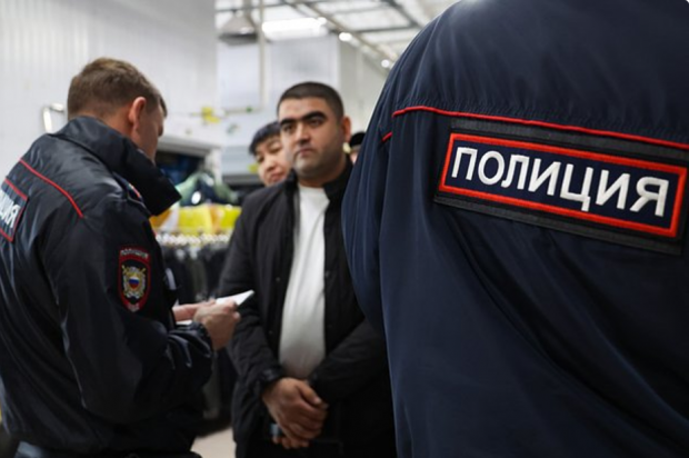 Un bărbat fără adăpost găsit de poliție la metroul din Moscova e de fapt un miliardar rus care a luptat în Ucraina. A fost imediat arestat