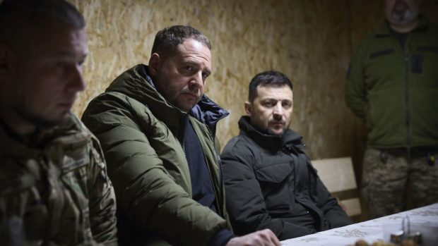 Ucraina îl înlocuiește pe comandantul grupului din regiunea Donețk, după ce Rusia a câștigat teren