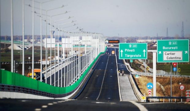 Întârzieri la șapte autostrăzi din România. CNAIR dă vina pe constructori