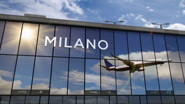Româncă plecată în vacanță în Italia, arestată imediat ce a coborât din avion și trimisă acasă, de unde nu are voie să plece în următorii doi ani