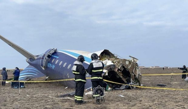 Cutia neagră a avionului prăbușit de Crăciun în Kazahstan a fost găsită. 29 de oameni au supraviețuit în coada ruptă a aeronavei