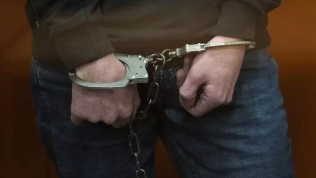 Un român a băgat spaima în locuitorii unui orășel din Ungaria. Postări video în care amenința că îi ucide, răpește copiii primarului și aruncă totul în aer