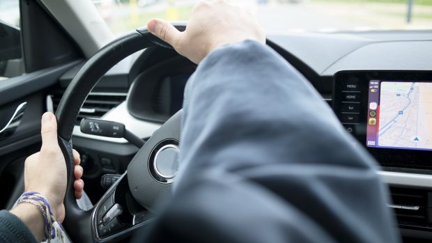 Străinii veniți la muncă în România din afara UE vor putea lucra și ca șoferi de taxi și ride-sharing