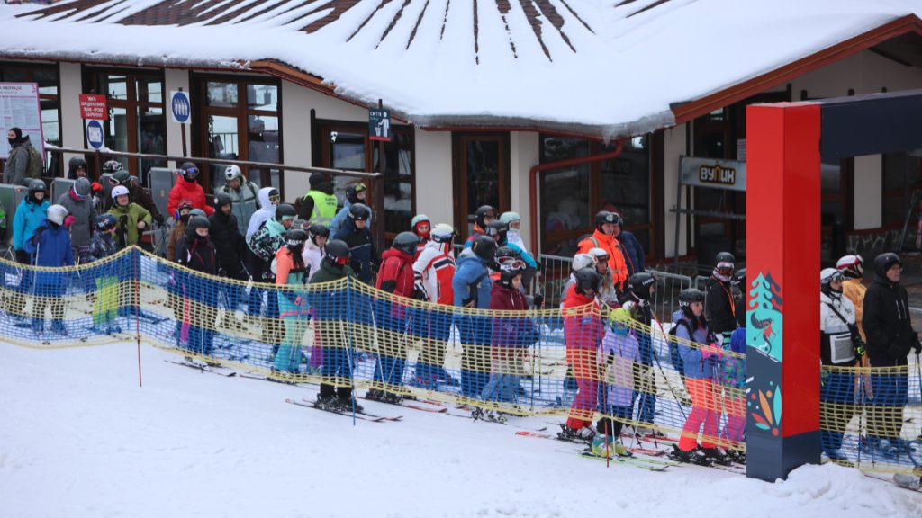 Turiști la stațiunea de ski Bukovel, Ucraina