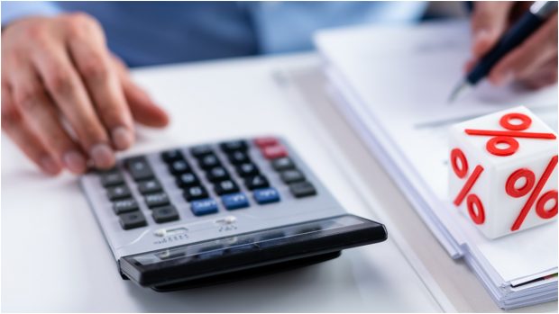 Românii plătesc printre cele mai mari dobânzi la credite: „Printre principalele cauze, inflația”